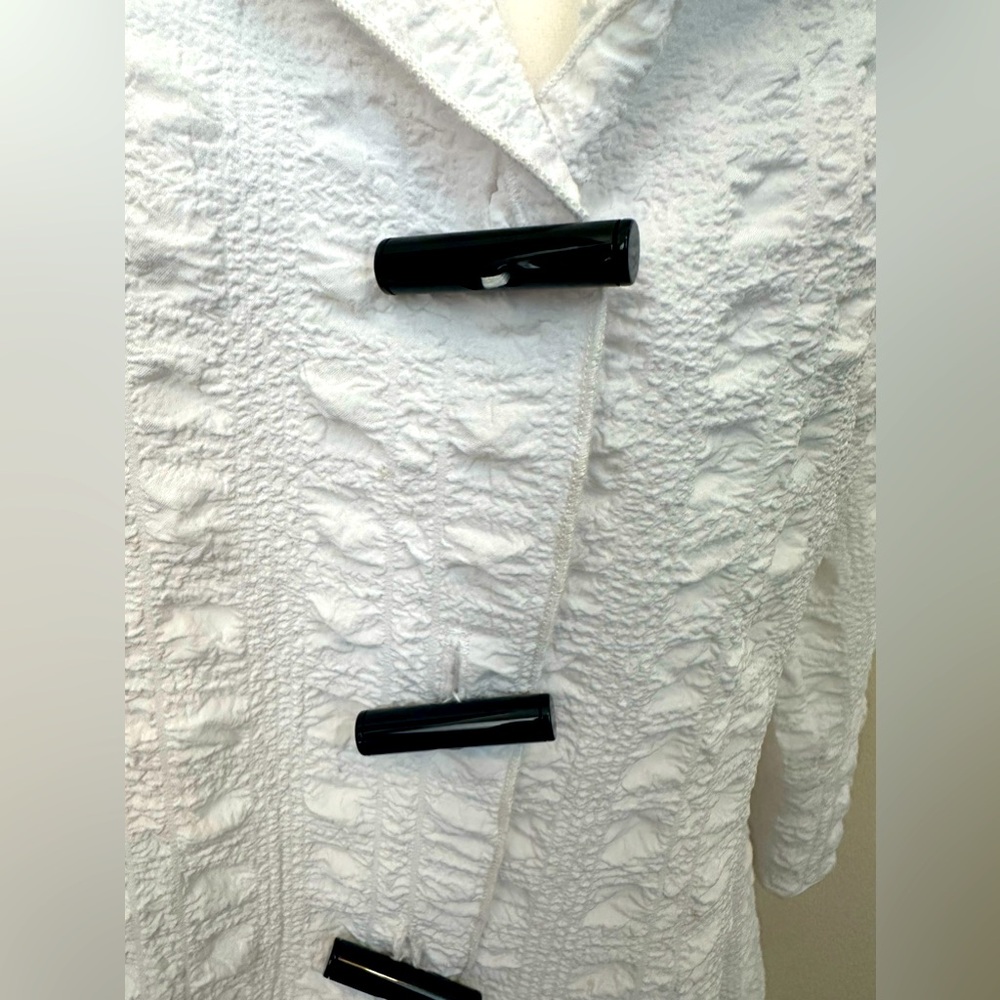 NWT IC by Connie K White Button Down Woman's M Blouse - Picture 3 of 8